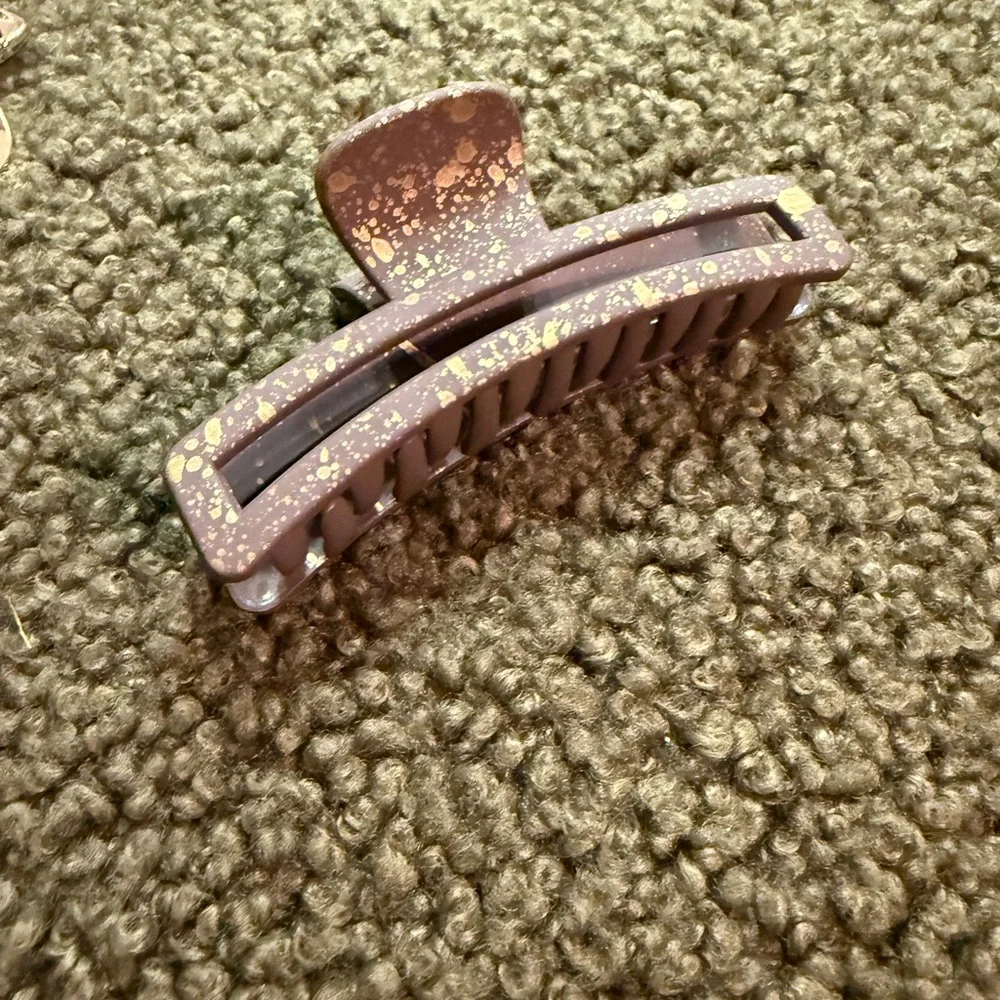 Gold flecks‎ splatter Claw Clip 5”